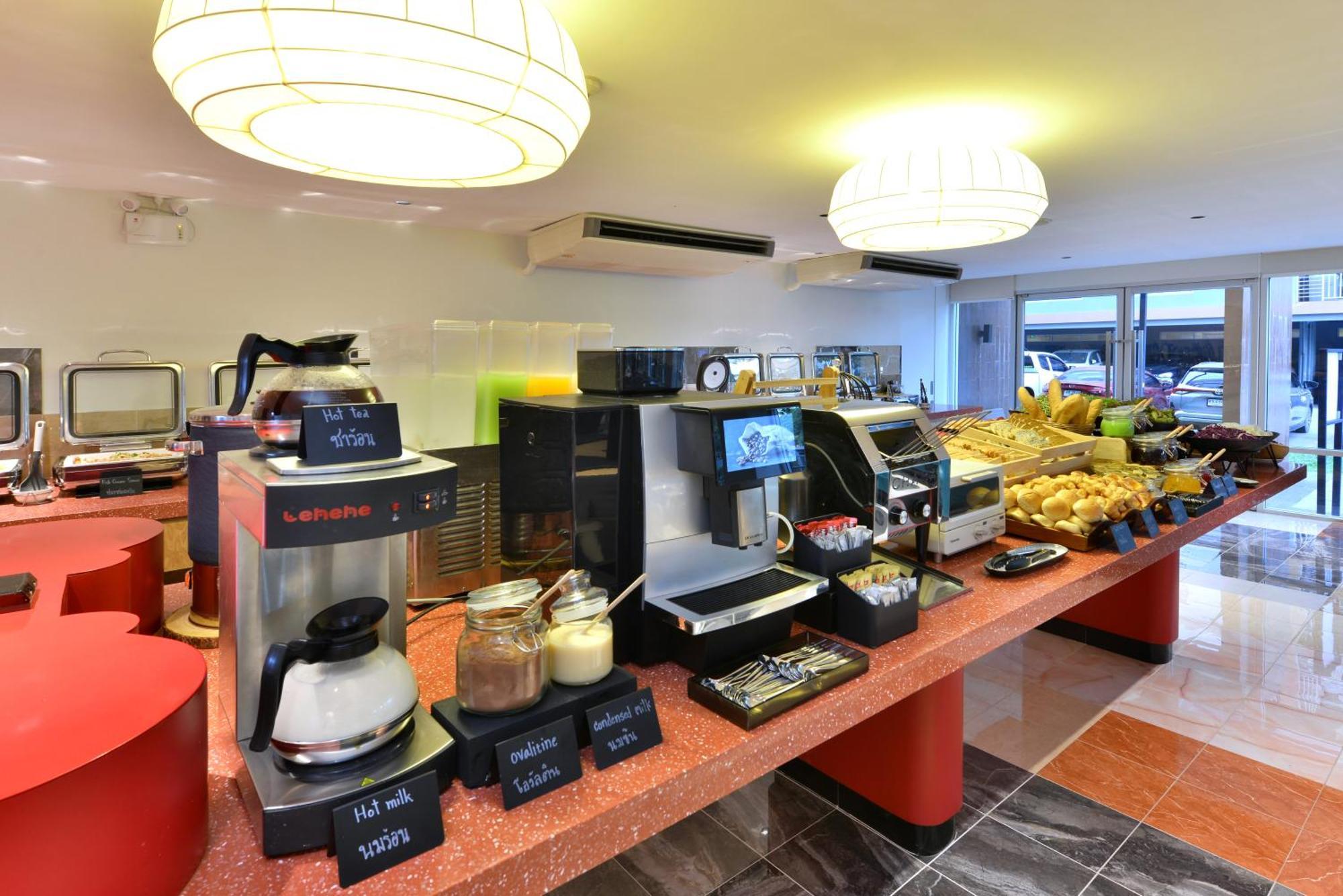 The Grass Serviced Suites Pattaya Buitenkant foto